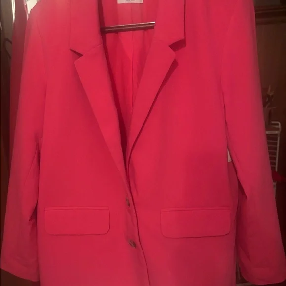 Gorgeous Suit in Vibrant Pink Suit. BRAND NEW WT- entire suit ! - Picture 1 of 16